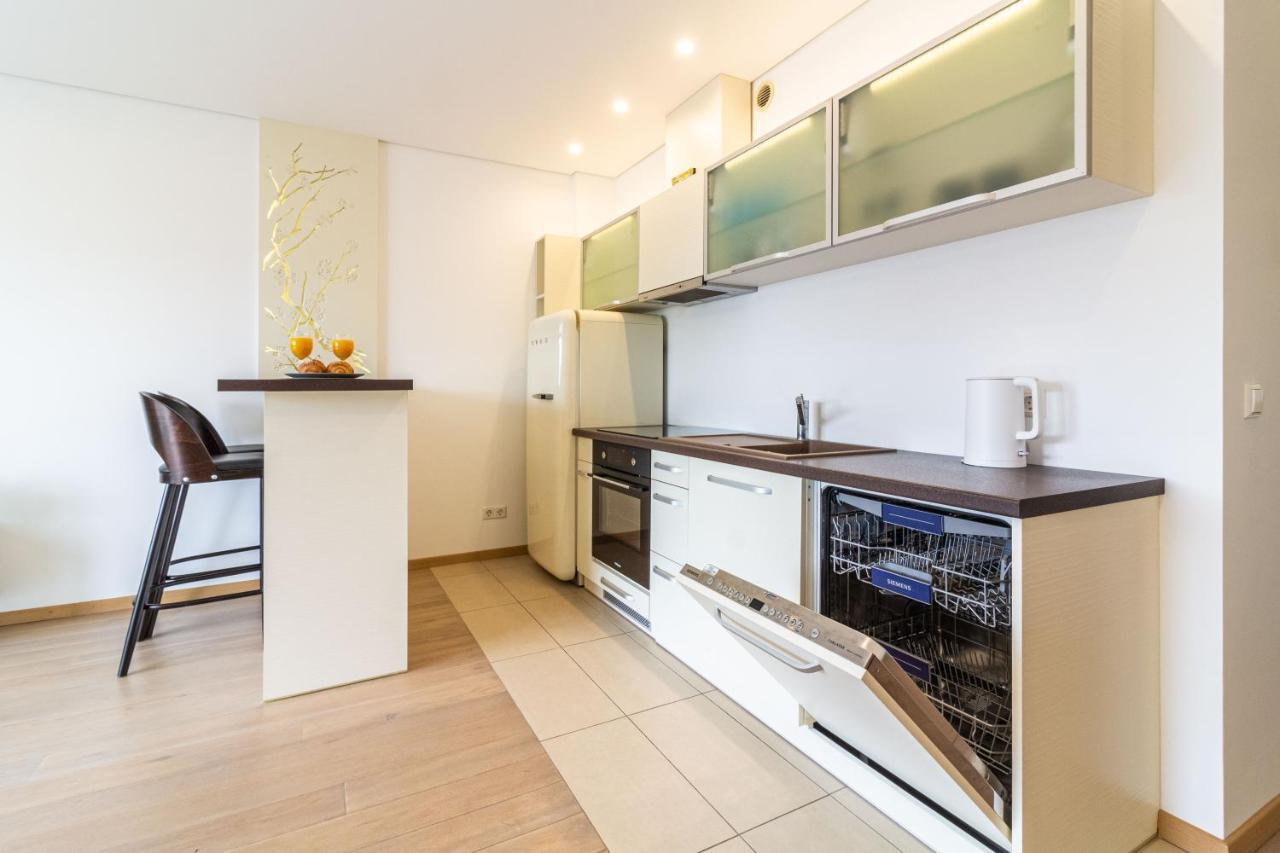 Cohost I Sunny Center Apt, Covered Parking, Balcony & Self Check-In カウナス エクステリア 写真