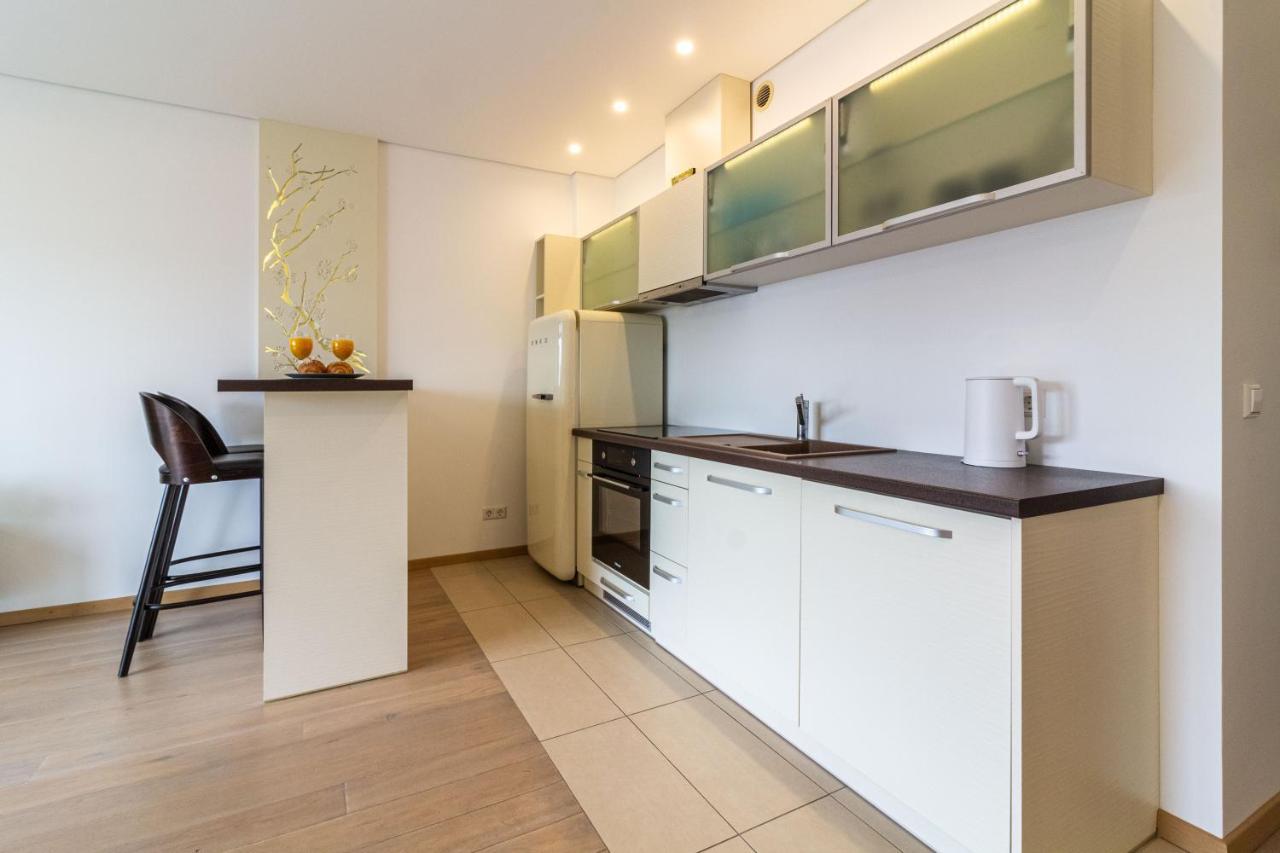Cohost I Sunny Center Apt, Covered Parking, Balcony & Self Check-In カウナス エクステリア 写真