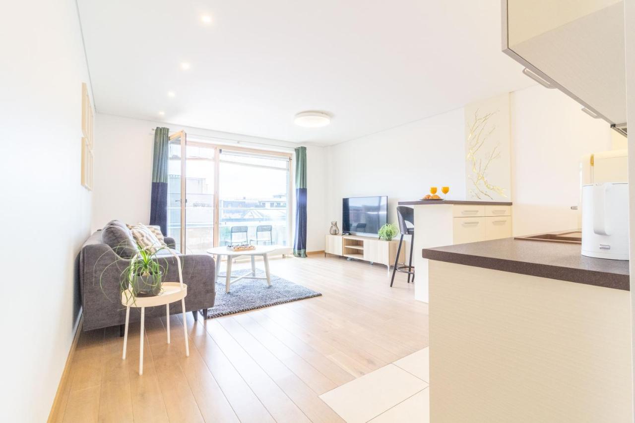 Cohost I Sunny Center Apt, Covered Parking, Balcony & Self Check-In カウナス エクステリア 写真