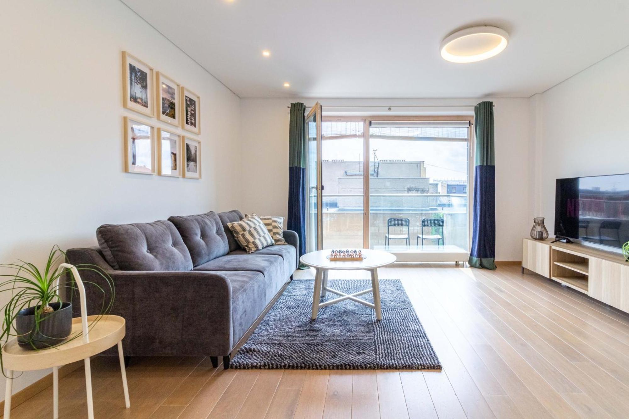 Cohost I Sunny Center Apt, Covered Parking, Balcony & Self Check-In カウナス エクステリア 写真