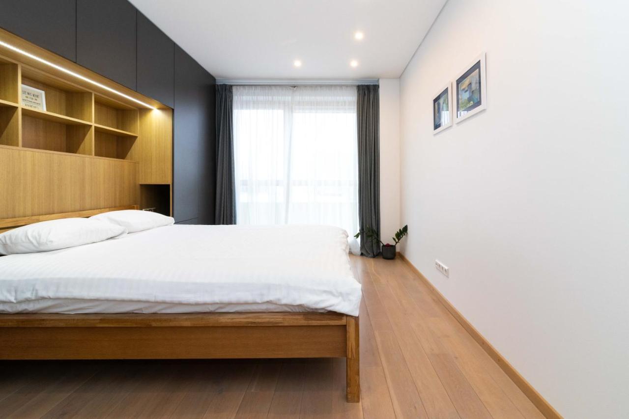 Cohost I Sunny Center Apt, Covered Parking, Balcony & Self Check-In カウナス エクステリア 写真